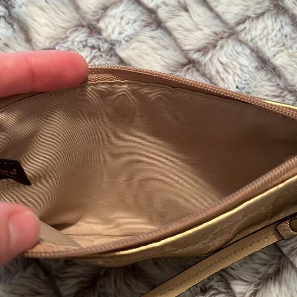 COACH wristlet - Picture 5 of 5